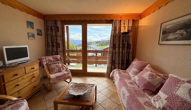 Studio cabin in Les Saisies, south balcony, sleeps 4
