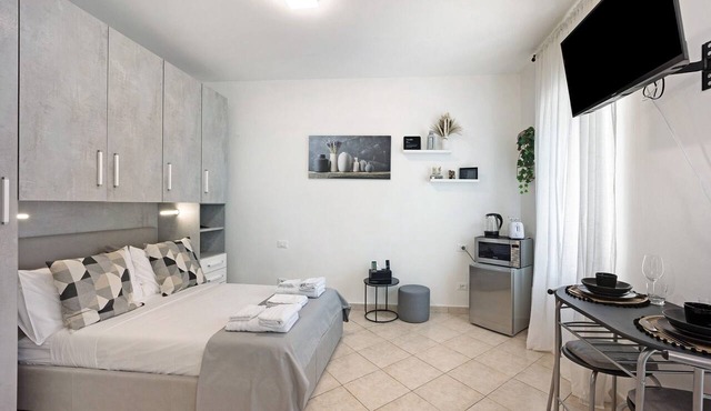 Studio 'Edda's Apartment' with Balcony, Wi-Fi and Air Conditioning