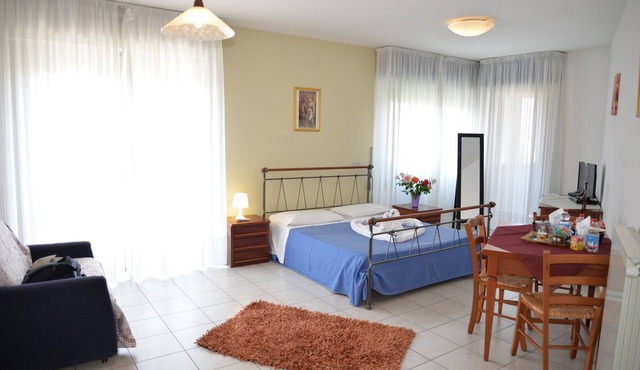 Studio in the city center with private parking