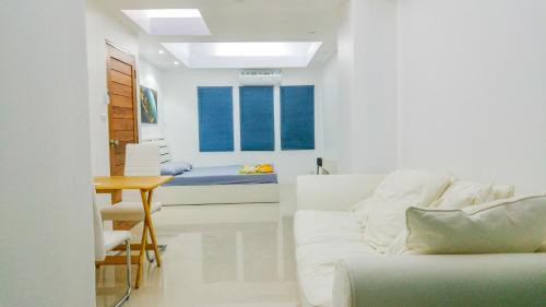 Studio in townhouse with private bath room and kitchenette