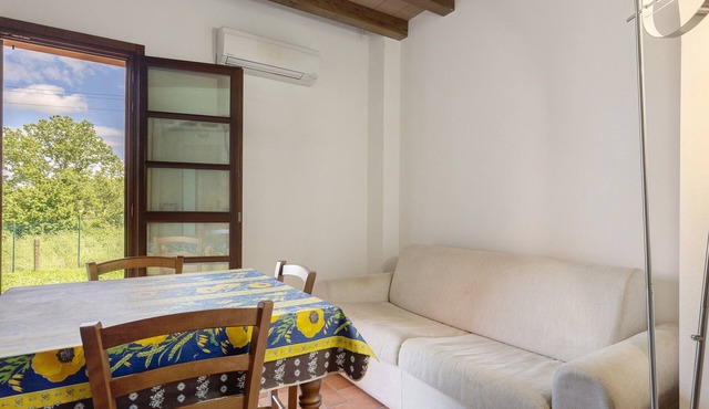 Studio Apartment 'Numero 2' with Shared Garden and Air Conditioning