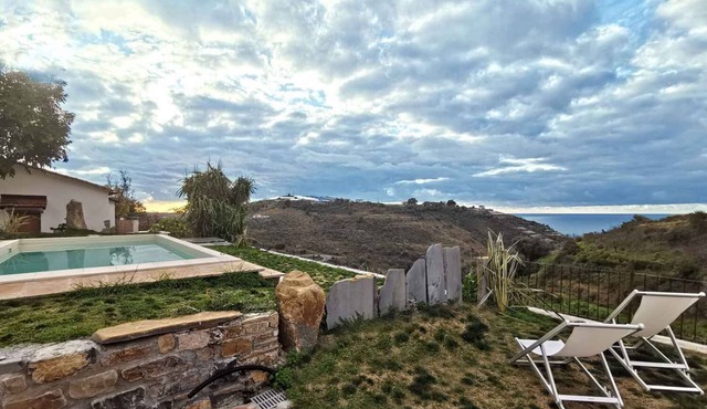 Studio mit Terrasse und Pool