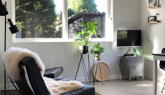 Studio OAK, modern 2-p-residence with private garden, near village, sea and dune