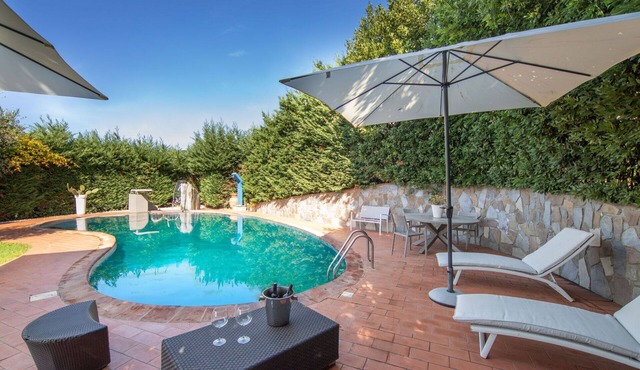Stunning private villa for 10 people with A/C, WIFI, hot tub, private pool and panoramic view