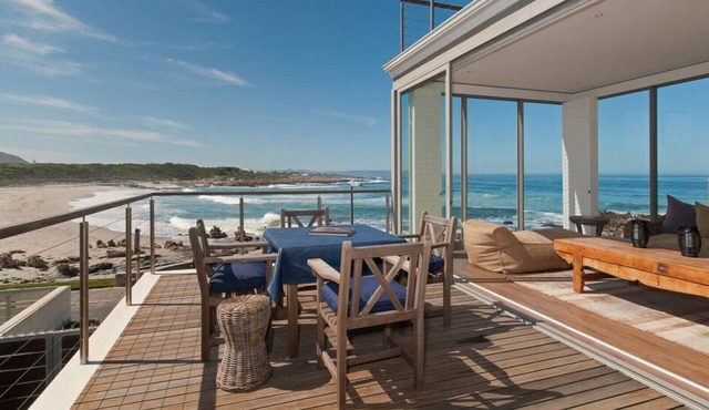 Stunning 4 bedrooms ensuite on the beach