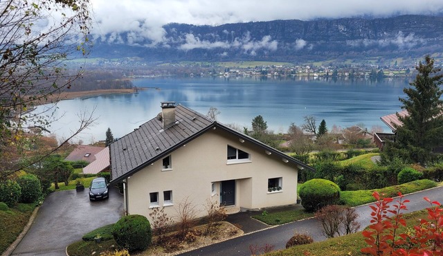 Stunning Annecy lake&mountain views, 3min walk to beach. Great disc. weekly rate