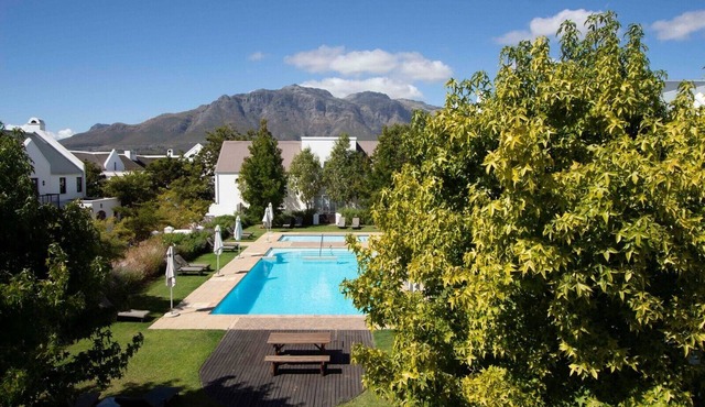 Stunning apartment on championship golf course, winery, security estate, views