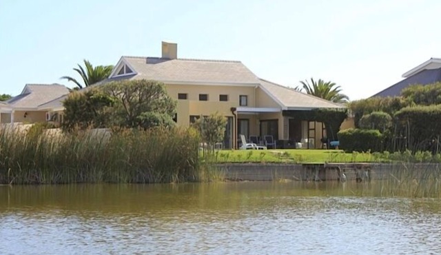 Stunning Cape Peninsula Holiday Villa with Pool