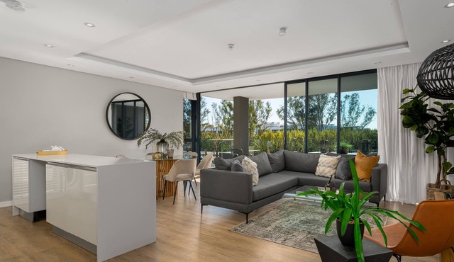 Stunning Green Point Apartment , Patio + Fast WiFi