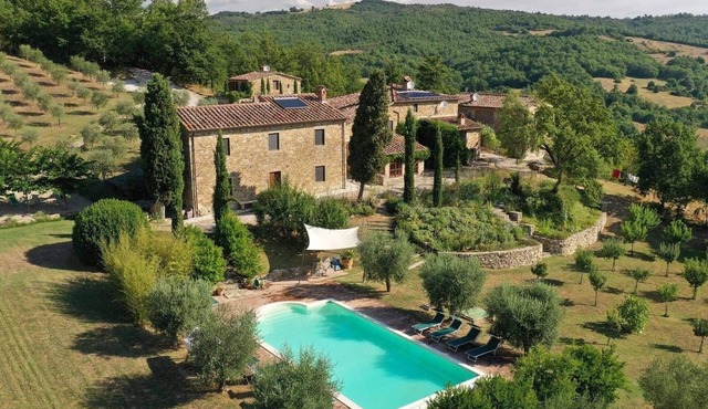 Stunning, historic 18c Farmhouse - with Private Pool (sleeps 12-13)