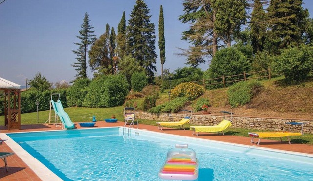 Stunning villa with WIFI, private pool, TV, patio, pets allowed, panoramic view and parking