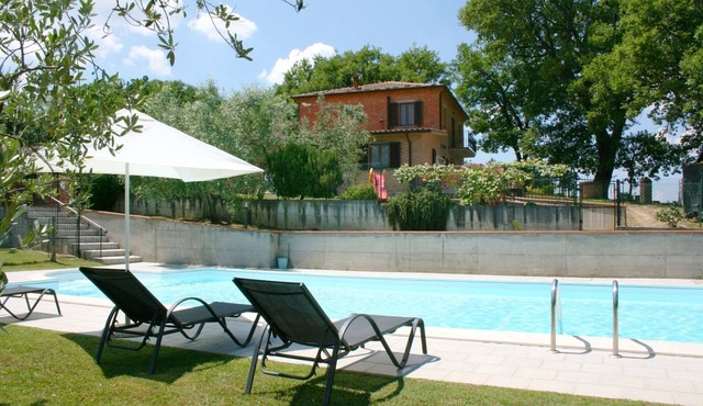 Stunning private villa for 9 people with private pool and TV