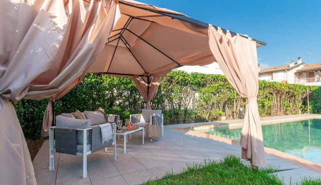 Stunning private villa for 15 guests with private pool, hot tub, WIFI, TV and patio