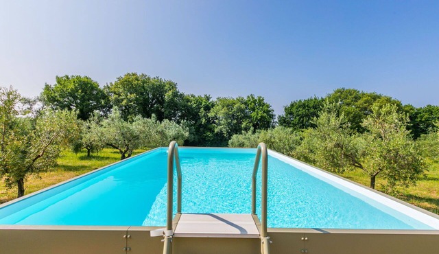 Stunning private villa for 5 people with private pool, WIFI, TV, patio and panoramic view