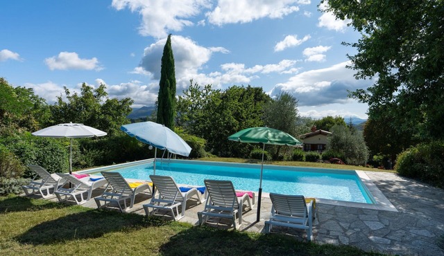 Stunning private villa for 8 people with WIFI, private pool, hot tub, TV and panoramic view