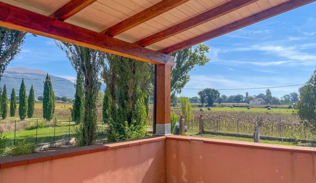 Stunning private villa with WIFI, private pool, TV, patio, pets allowed, panoramic view and park.