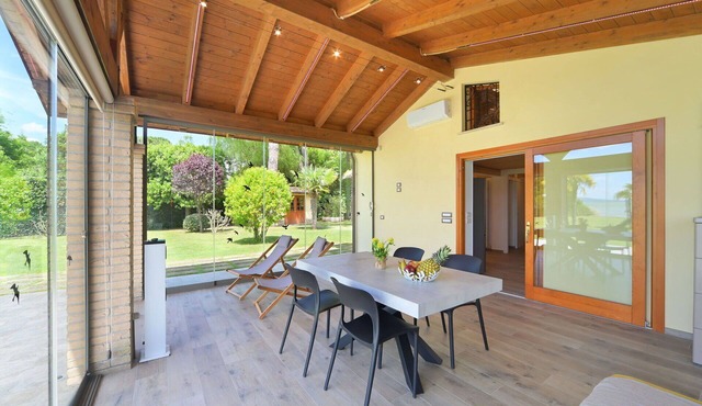Stunning private villa for 5 people with A/C, WIFI, TV, terrace and pets allowed