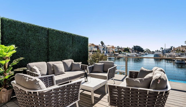 Stunning, upscale waterfront house in Oxnard, CA