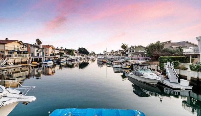 Stunning, upscale waterfront house in Oxnard, CA