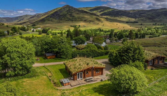 Stunning villa for 4 people with WIFI, hot tub
