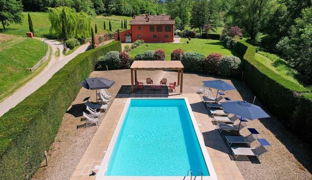 Stunning villa,Saltwaterpool,Sauna,Wi-Fi,fenced garden,table tennis,BBQ,sleep 16