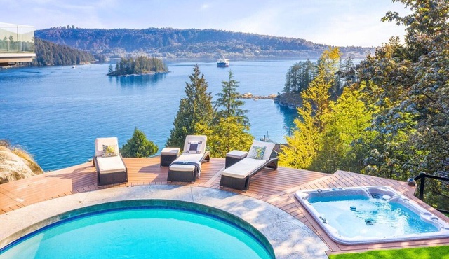 ✨Stunning Waterfront views Retreat Villa, 5 Bed, 5 Bath, Pool, Sauna, Hot tub✨