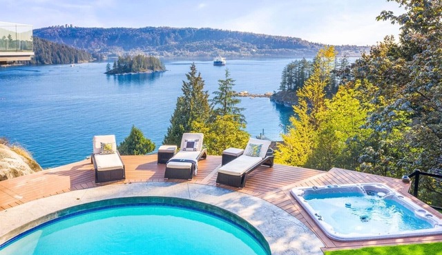✨Stunning Waterfront views Retreat Villa, 5 Bed, 5 Bath, Pool, Sauna, Hot tub✨