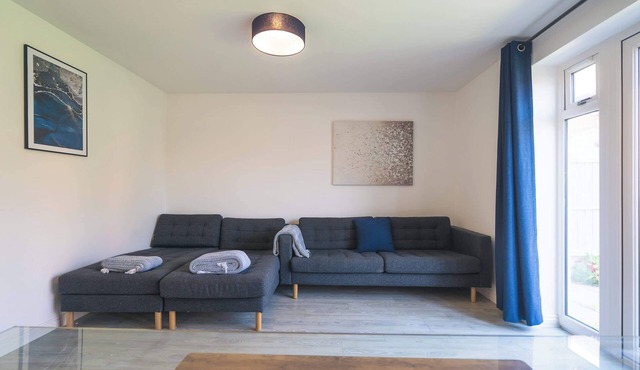 Stylish 3-Bed Retreat with Garden and Parking