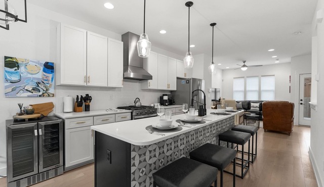 Stylish 4 story townhome - in the heart of Charlotte