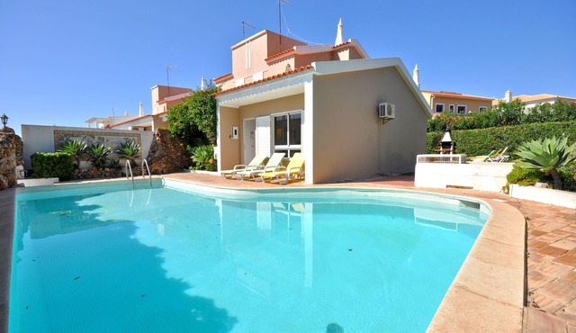 Stylish and well-equipped, private pool, close to amenities, free AC & Wifi