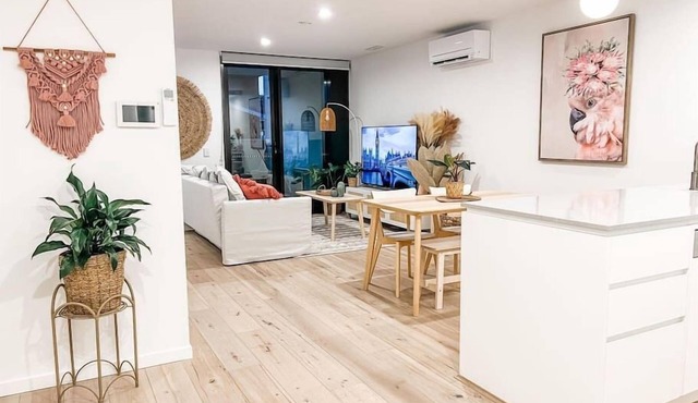 Stylish Apartment in Canberra CBD