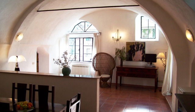 Stylish apartment with a beautiful garden, 5 km to the beach