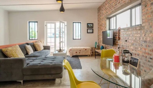 Stylish BoKaap Apartment w Mountain Views