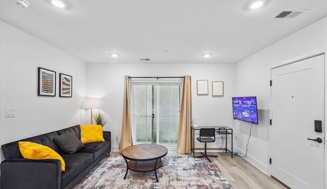 Stylish Brookland Unit Close to Coffee and Stores
