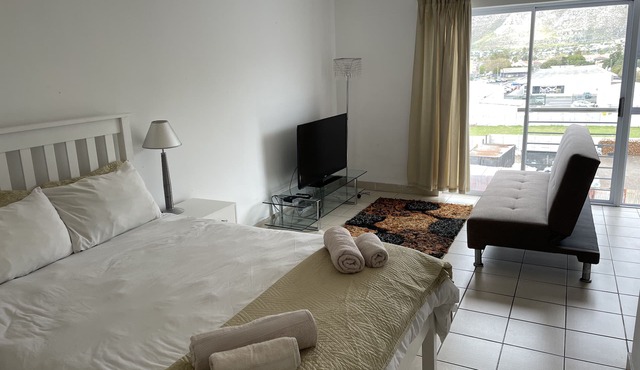 Stylish & Convenient Apartment 304