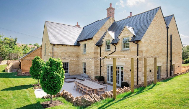 Stylish Cotswolds Escape Near Soho Farmhouse | Family & Dog Friendly