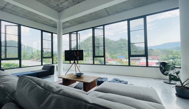 Stylish Family Suit Mountain View w/ Kitchen & Deck-7 min to Khaoyainationalpark