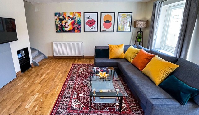 Stylish Stratford-upon-Avon Stay -Sleeps 6 - Secure Gated Parking