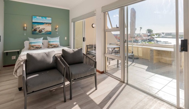 Stylish Studio Retreat | Marina View | Patio