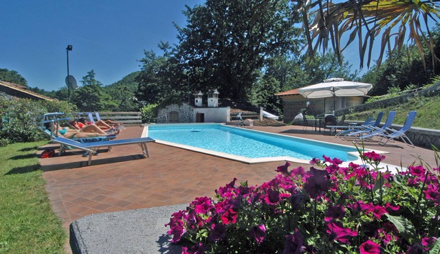Stylish Villa (6 or 8 bedrooms) with Private Pool, 40 minutes from Florence