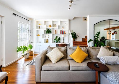 Stylish, Well Equipped Family Home in Quiet Claremont with Mountain Views