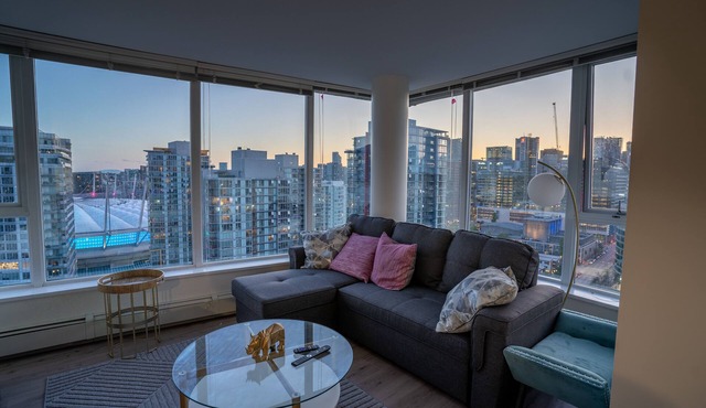 Sub-Penthouse 35th Floor | Sleeps 9, 270° Views, Pool & Patio | Walk to BC Place