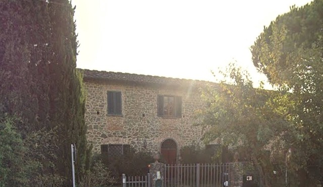 Suite in Tuscan farmhouse between Florence and Arezzo with wifi and pool