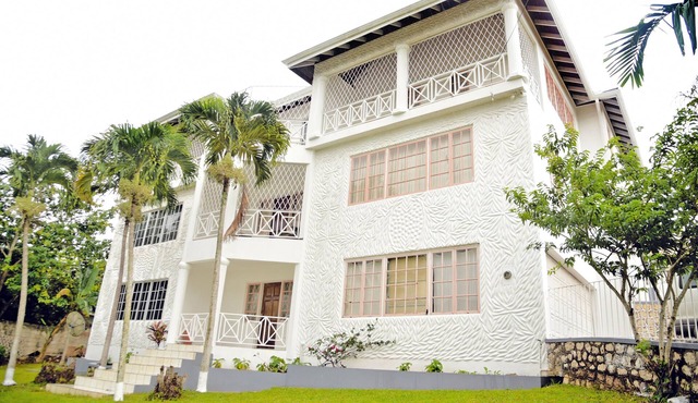 SuiteVille in Mandeville , Shopping Malls, Beaches, Parks, Highway nearby