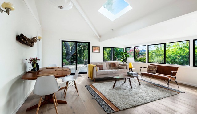 Sunny 2 Bedroom Garden Cottage with Hot Tub on Topanga State Park