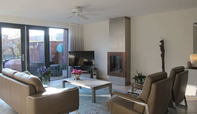 Sunny holiday home in Alkmaar on the water