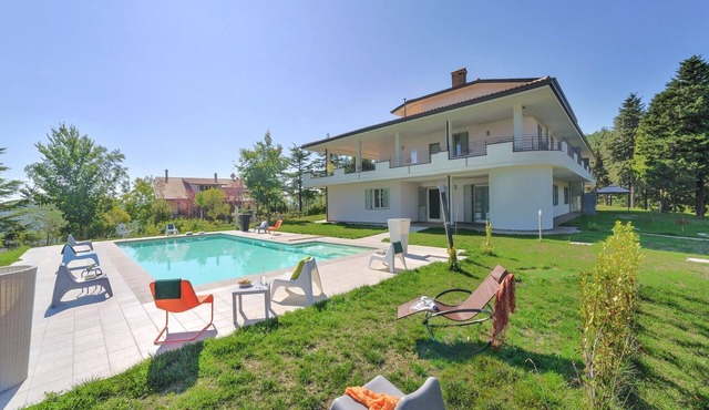 Sunny Stay in Tavullia Hills