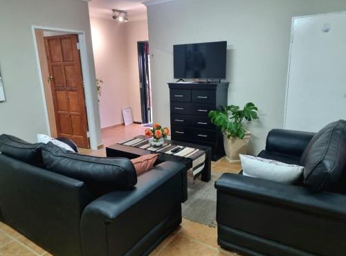 Sunrise Self-catering Apartment Honeydew with Solar backup