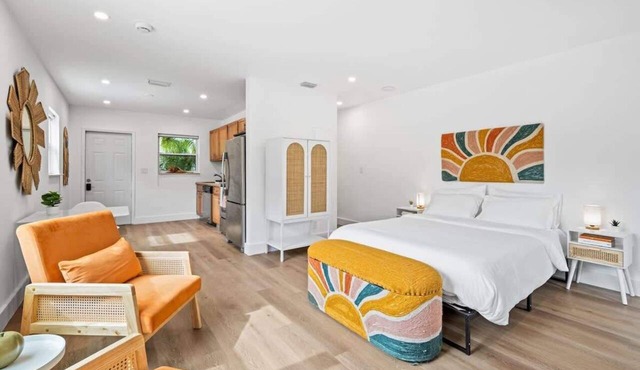 Sunrise Studio-Bright 1 Bed 1 Bath