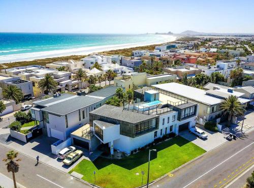 Sunset Mansion, Cape Town - Rooftop Pool Villa - Walk to Beach, Mountain Views!